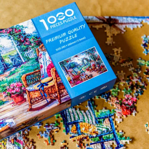 The box of a colorful 1000 piece puzzle