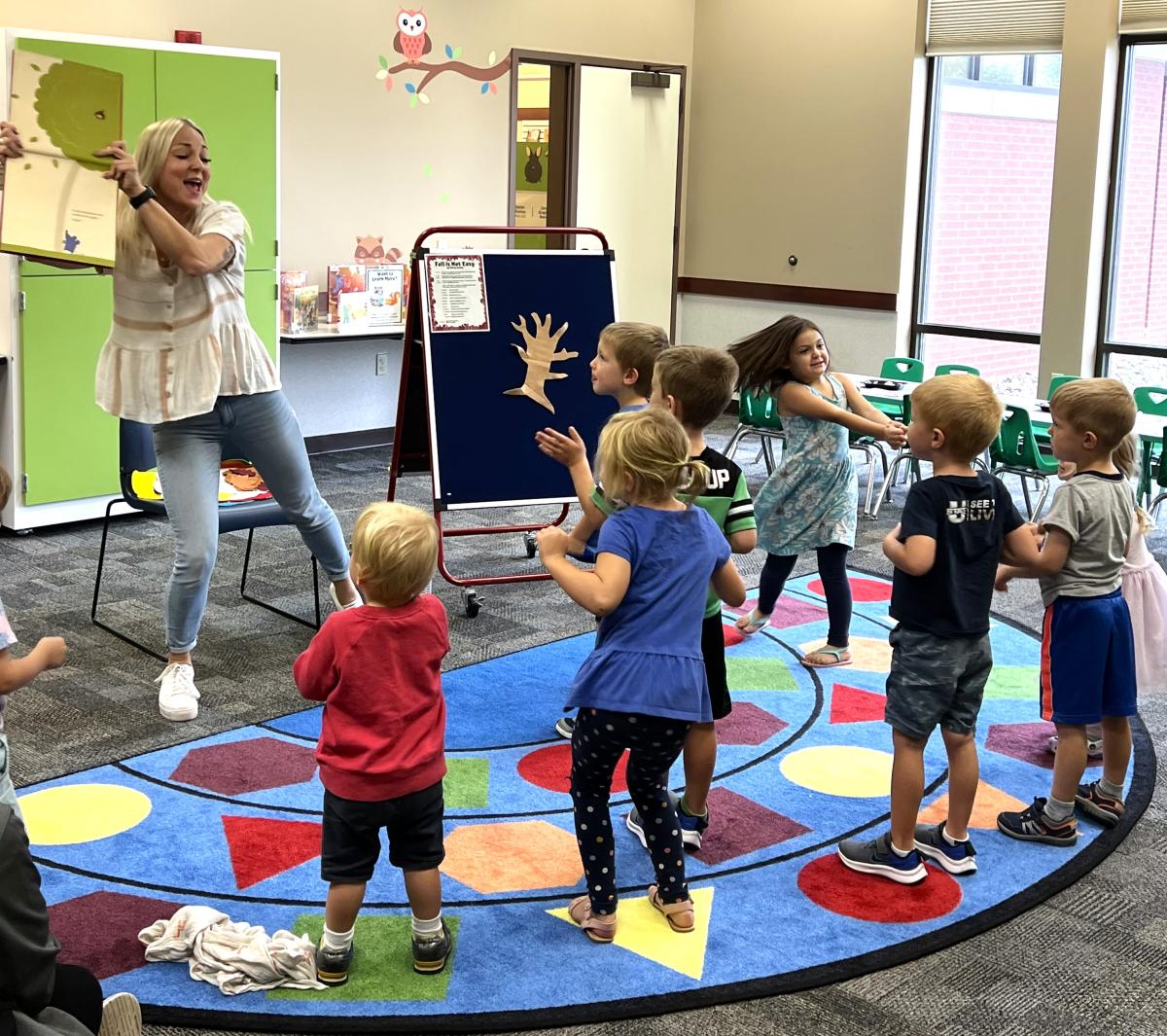 Image of Miss Eliza and storytime kids.